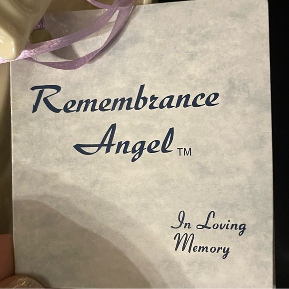 “Remembrance Angel” Porcelain & 14K Gold Music Box Plays Amazing Grace - Picture 7 of 8